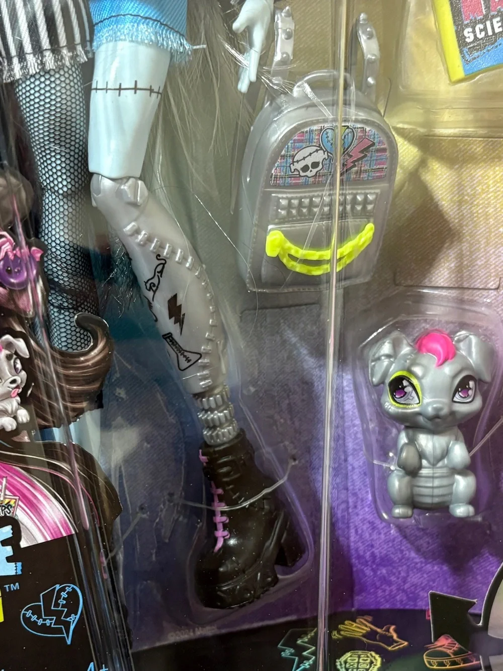 Monster High G3 Core Refresh Frankie Stein Fashion Doll with Pet Watzie NIB